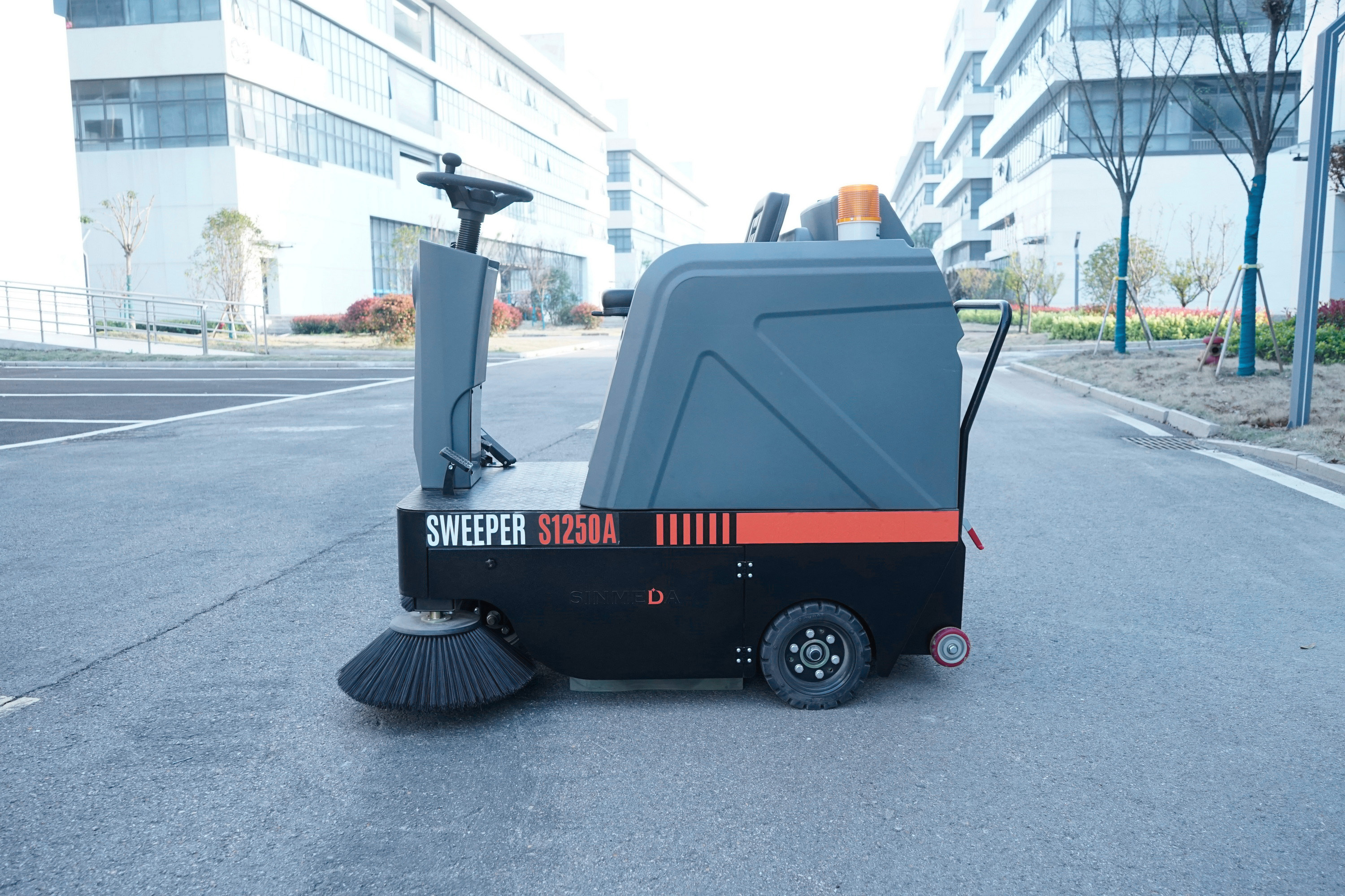 Popular driving ride-on Cleaner S1250A  supply electric small street sweeper road floor sweeper with brushes