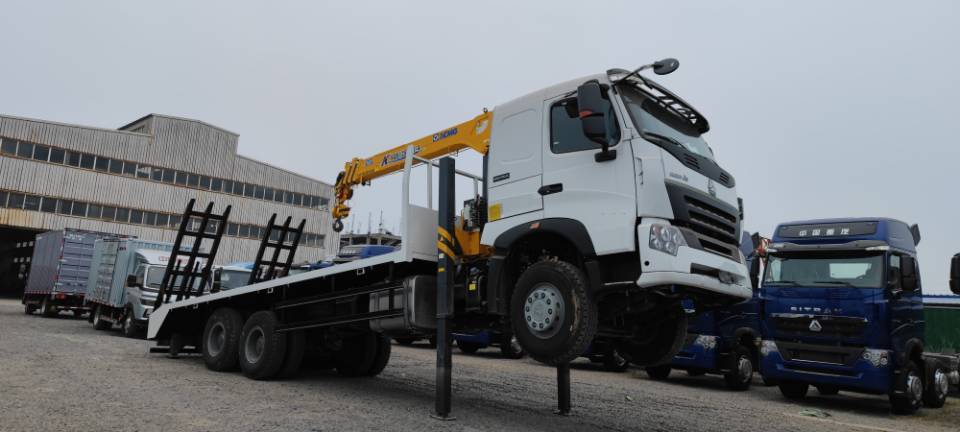 howo a7 t7 nx flatbed self loader telescopic boom truck mounted crane for sale