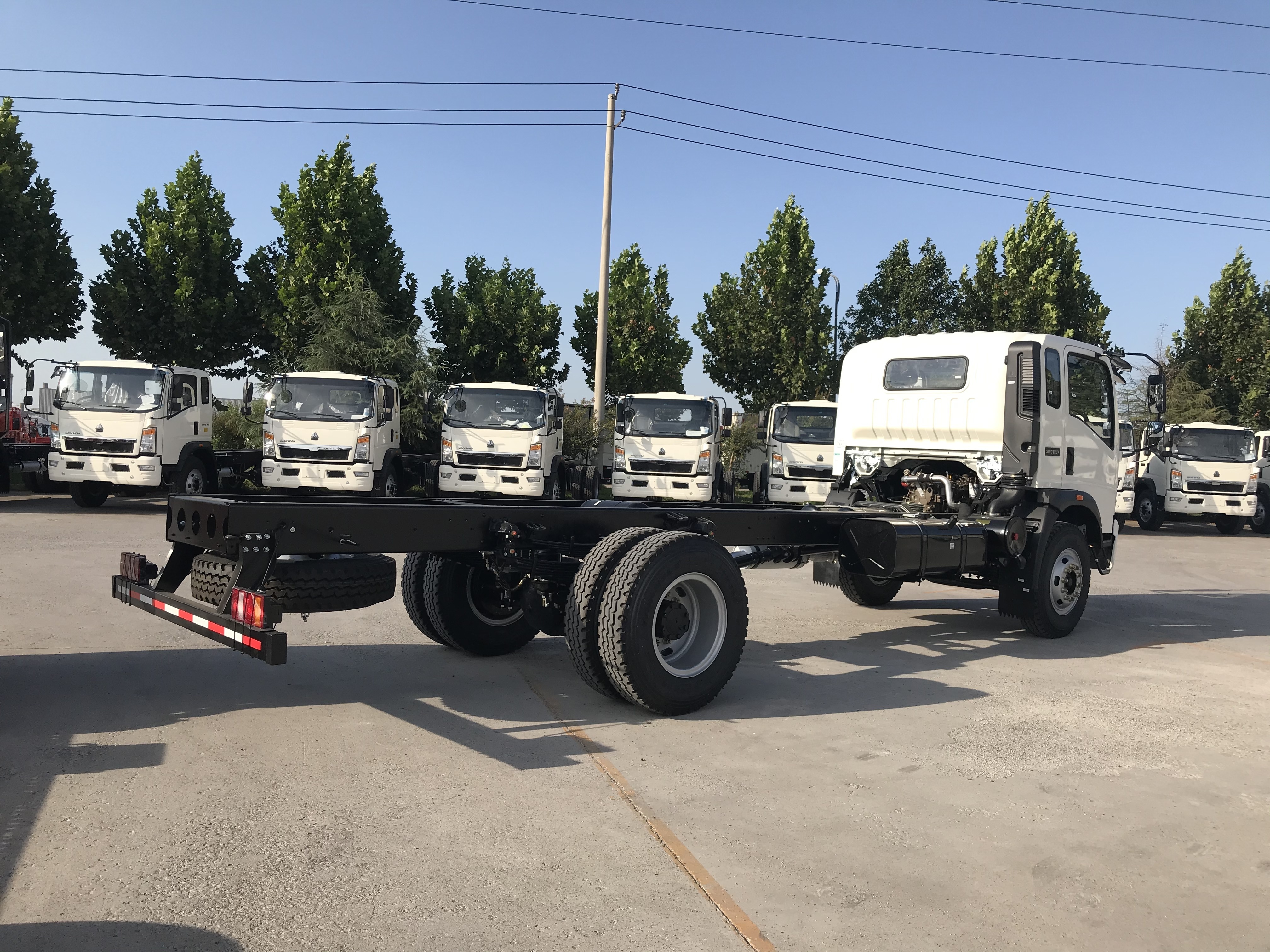 HOWO 4x4 4x2 Multifunction Light Truck Chassis