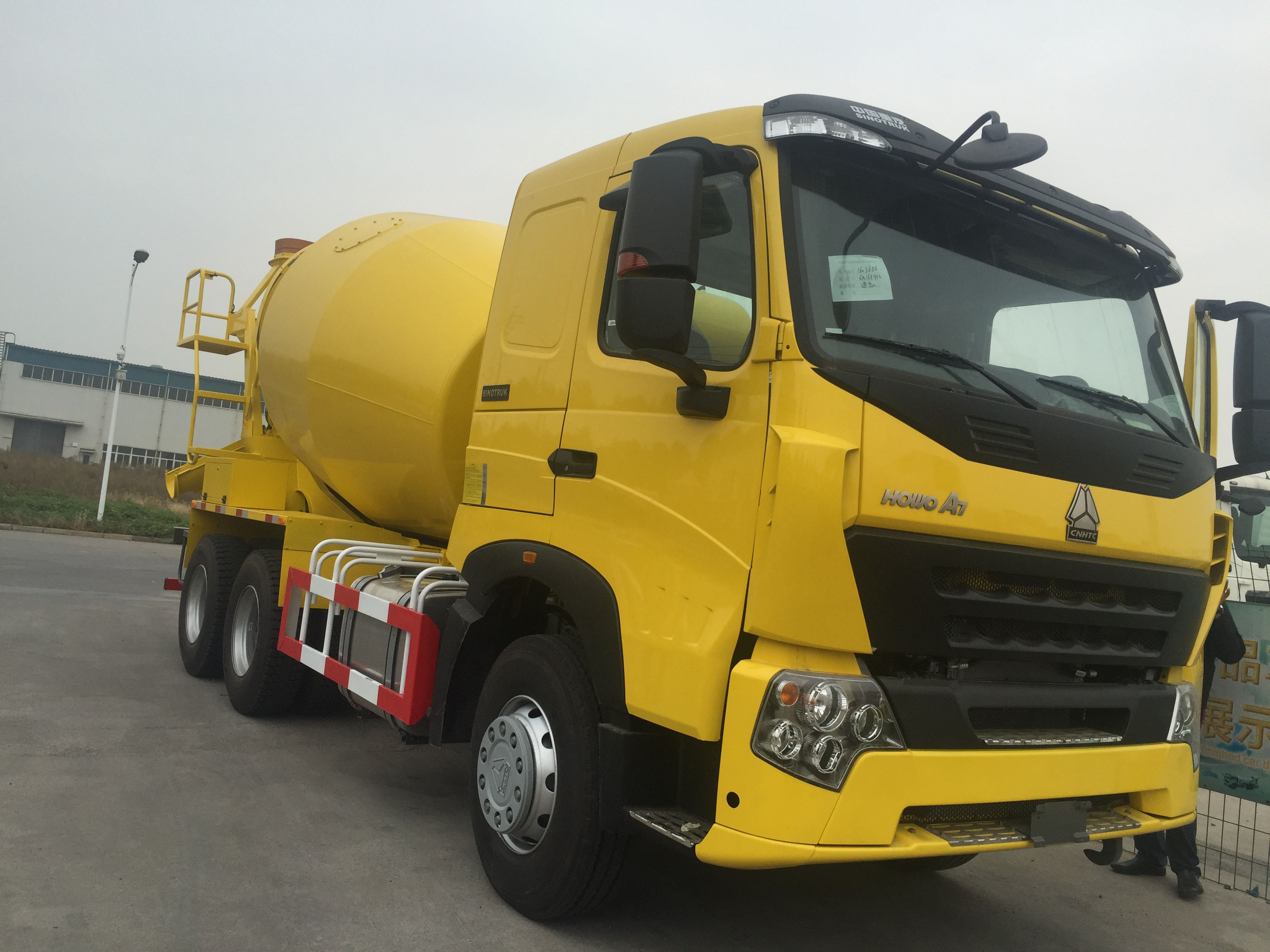 SINOTRUK 10 w Howo A7 concrete truck mixer for sale