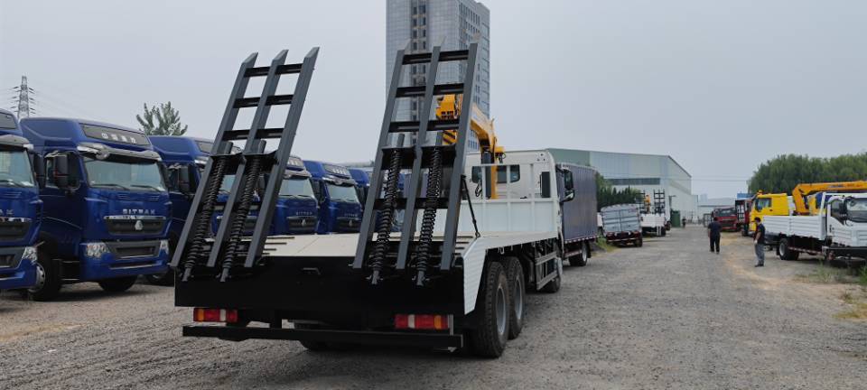 howo a7 t7 nx flatbed self loader telescopic boom truck mounted crane for sale