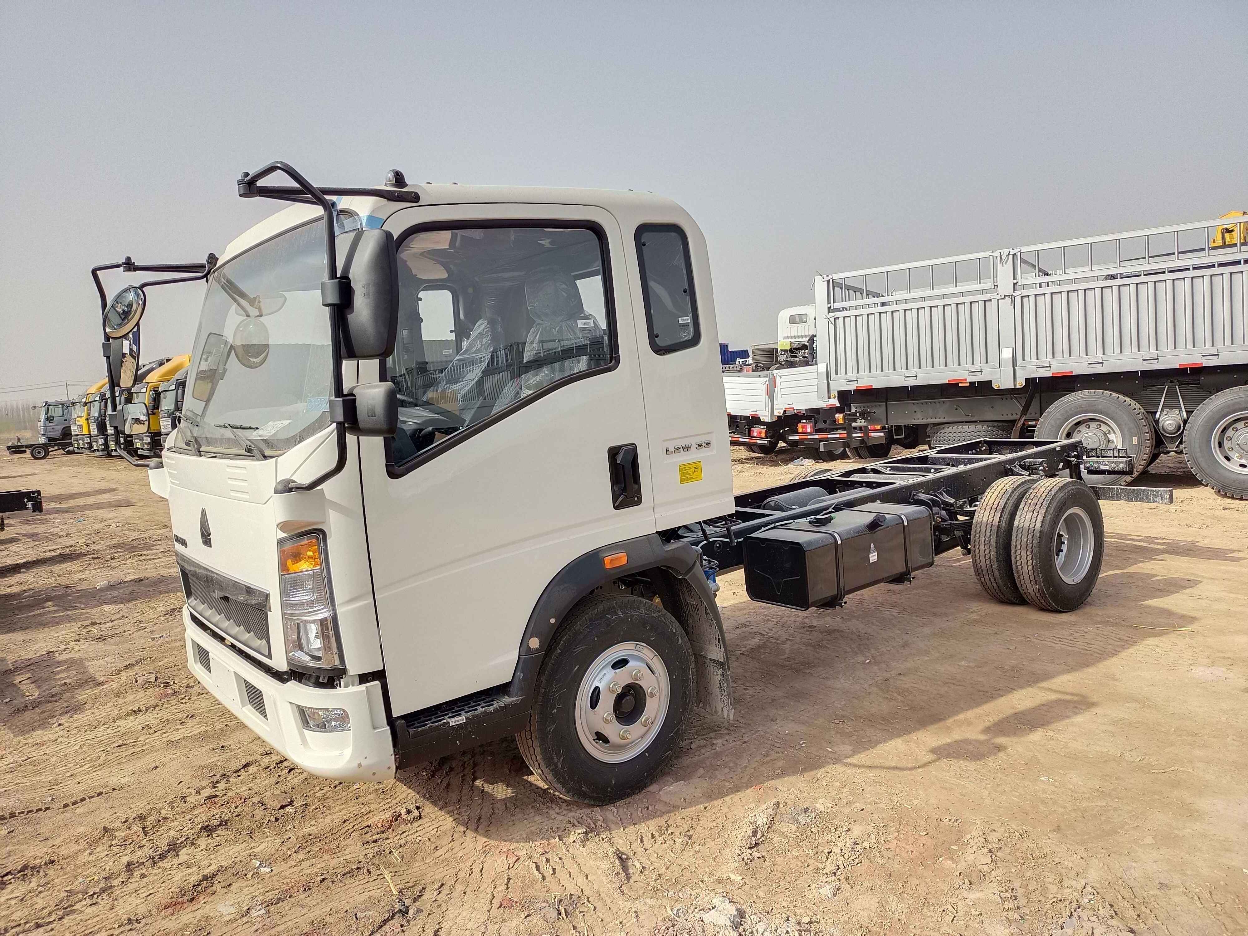 6 wheeler 8 ton 12 ton howo light duty truck cargo price for sale