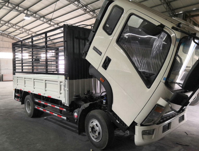 HOWO 3.5T Fence Cargo Truck 116HP Small Fence Vehicle