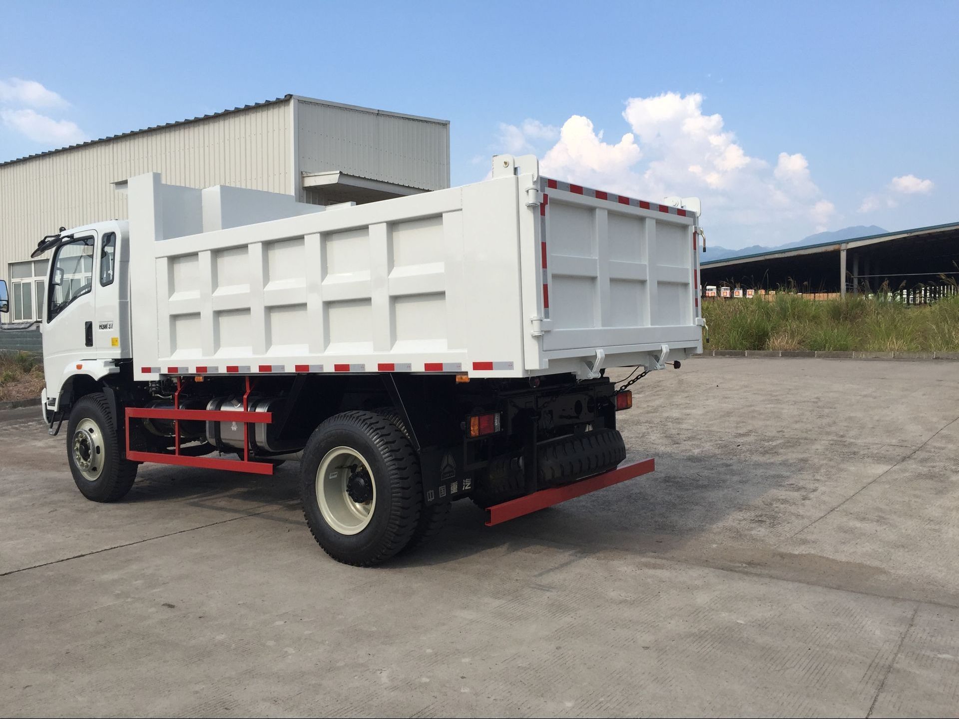 SINOTRUK LIGHT DUTY TRUCKS howo transport 4x2 mini 5 ton tipper truck  for sale