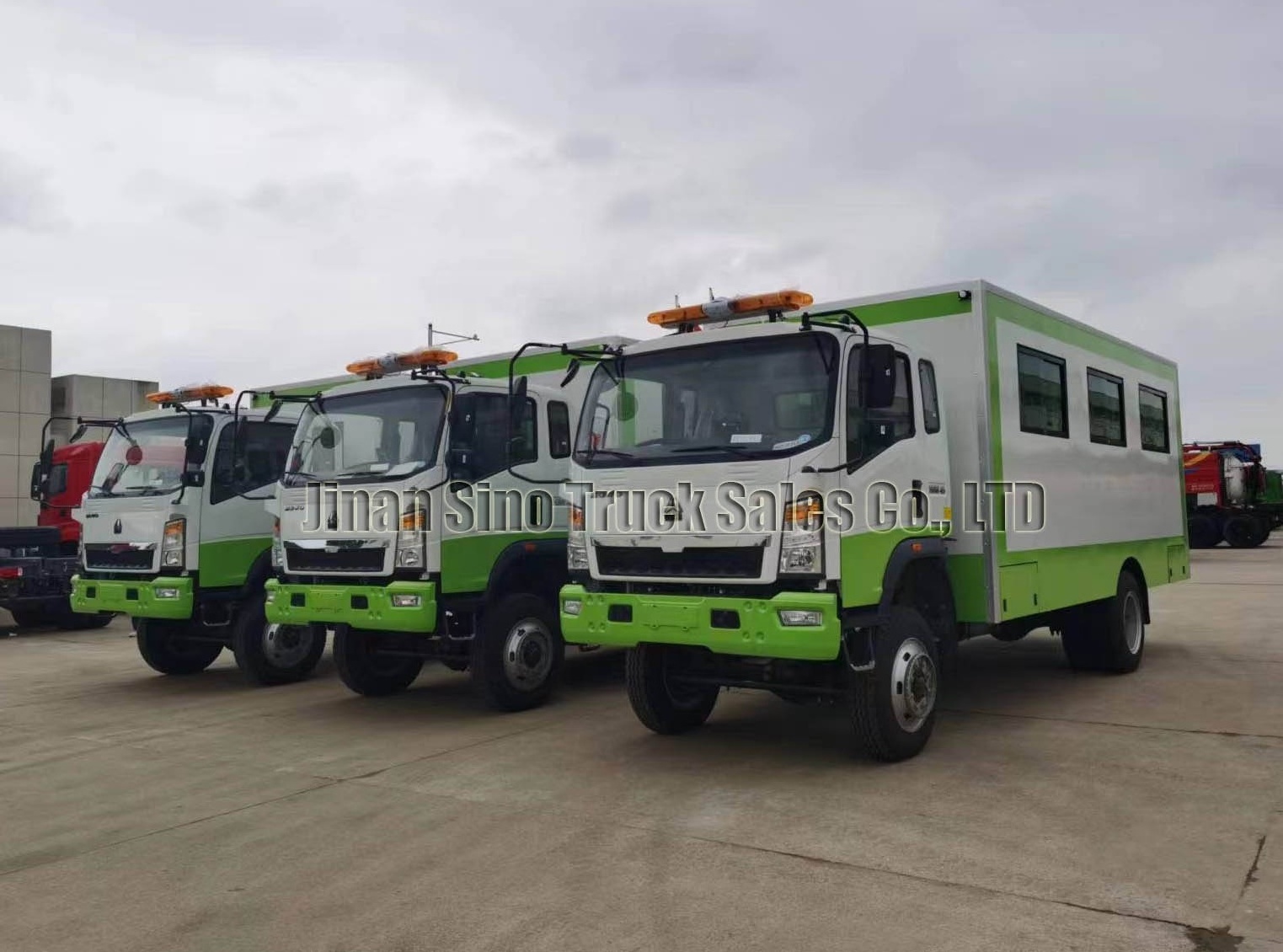 China Sinotruk Howo 4x4 all wheel Driving off road shuttle bus routine car worker carrier truck with 20 seats