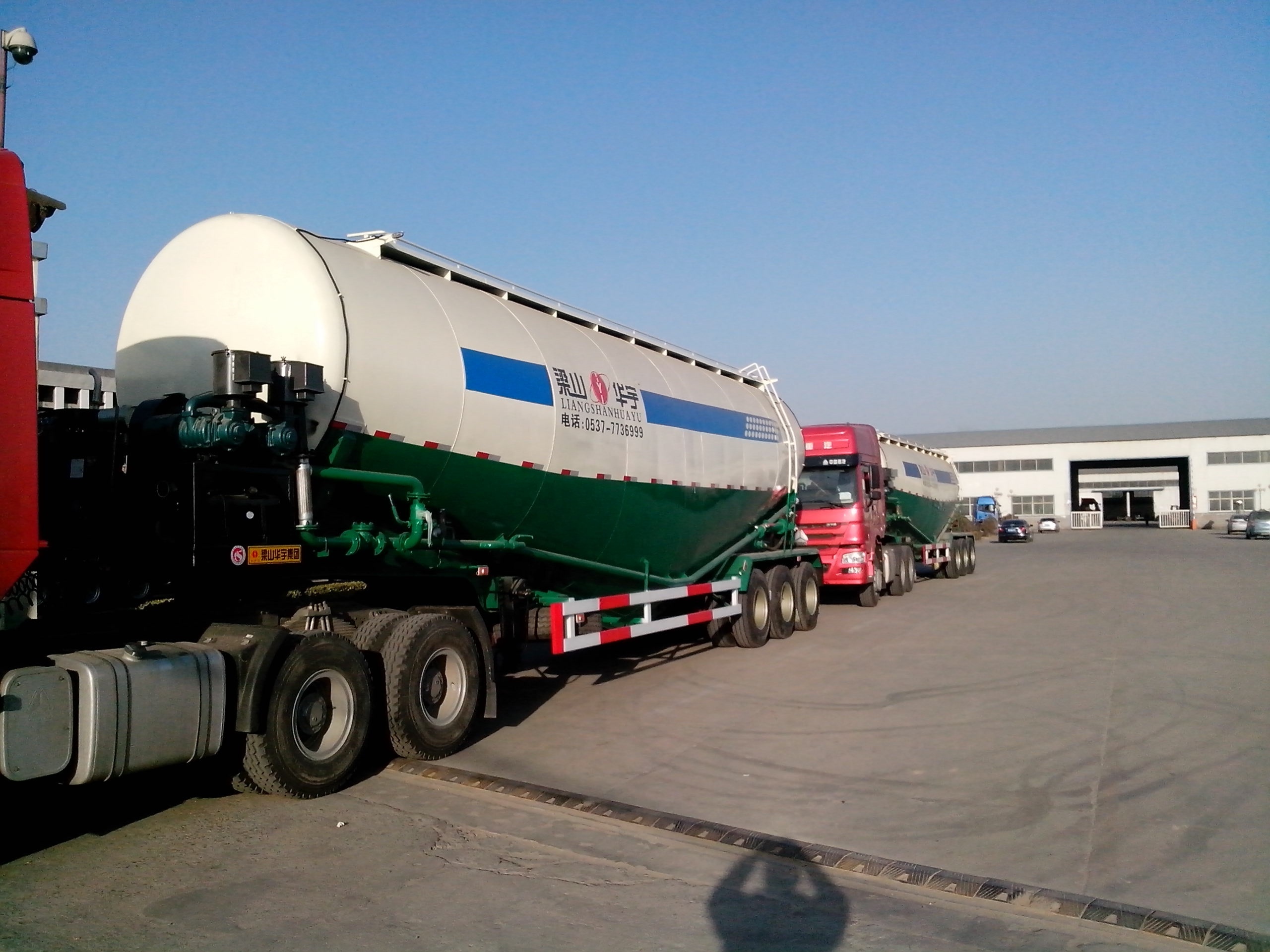 Top factory three axle 40ton 50ton V type bulk cement tank semi trailer Fly Ash Cement Bulker Silo Tanker trailer active demand