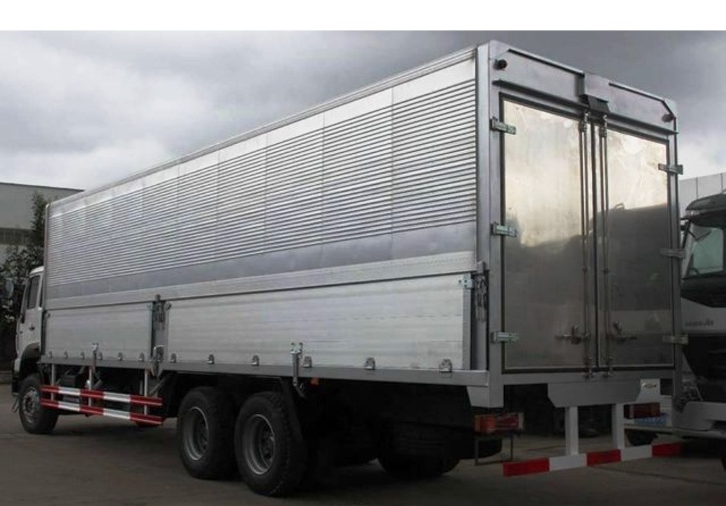 Philippine price Van body side opening 25-30 ton sino truck wing box truck