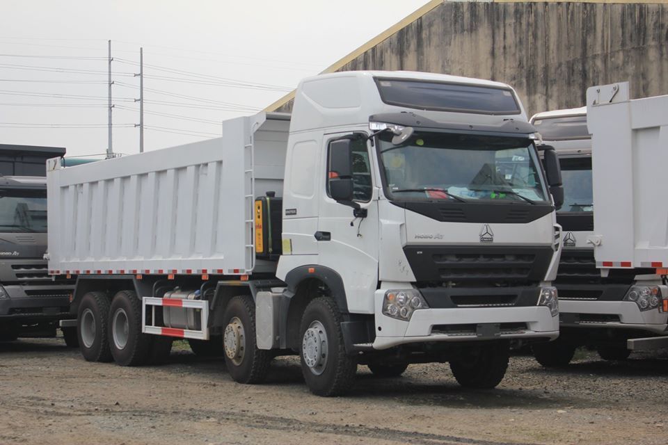 SINOTRUK HOWO A7 8x4 420hp coal mining dump truck for sale