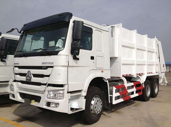 Factory price  HOWO rear loading compressed truck garbage truck refuse collector trash bin rubbish truck for sale