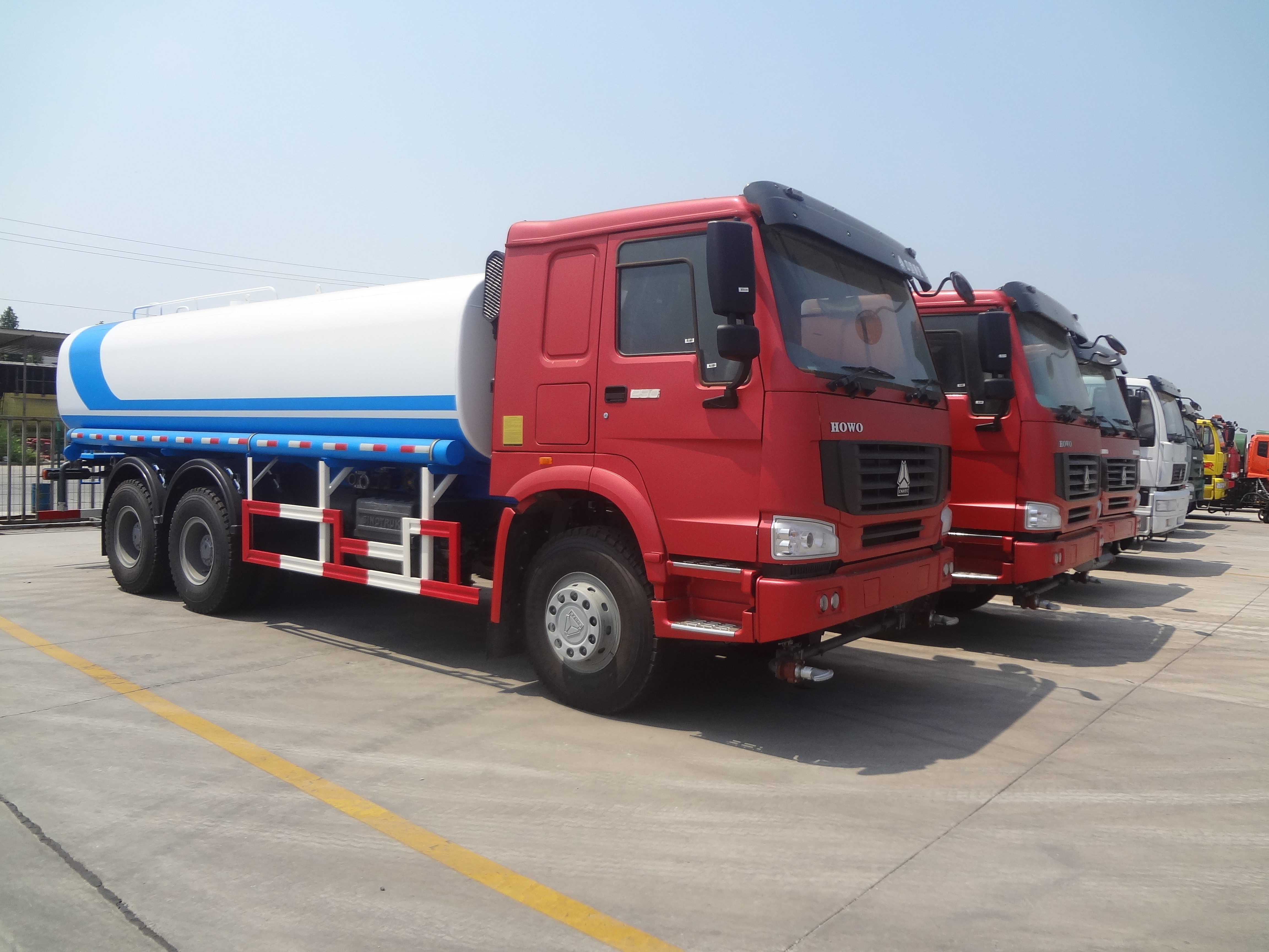 HOWO 6x4 10 Wheels 25m3 Sprinkler Tanker Water Spraying Tank Truck Factory Price 295/80R22.5 3