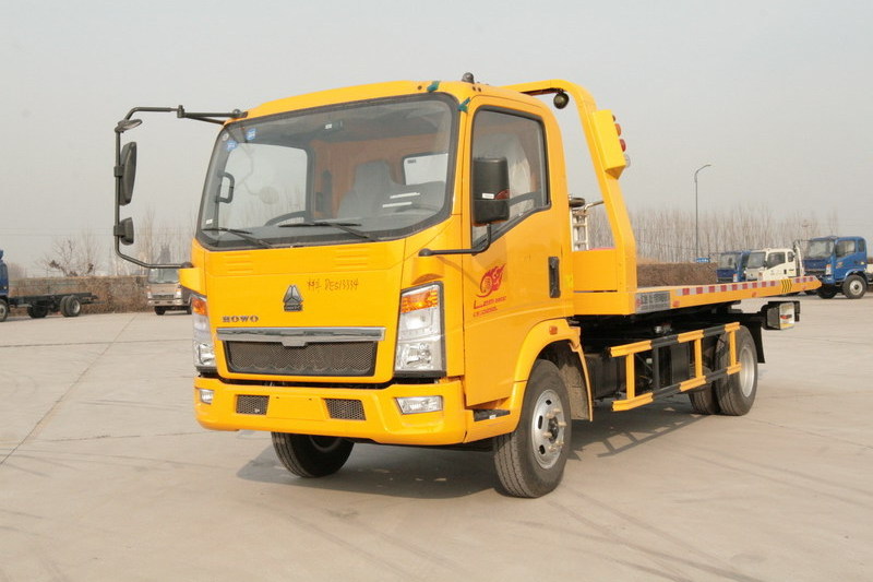 4X2 small 5 ton howo towing truck price for sale