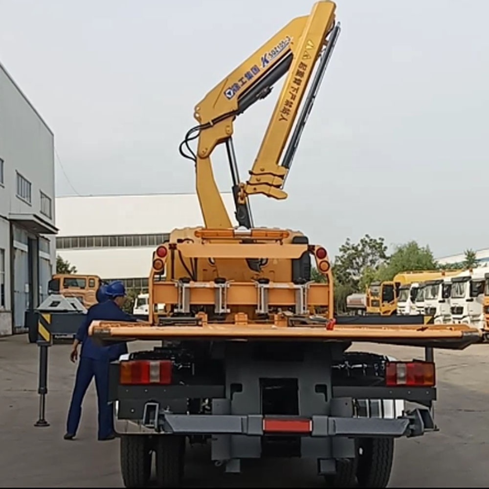 Light Type HOWO 116hp Road Rescue Flatbed Wrecker Tow Truck with Knuckle Boom Crane