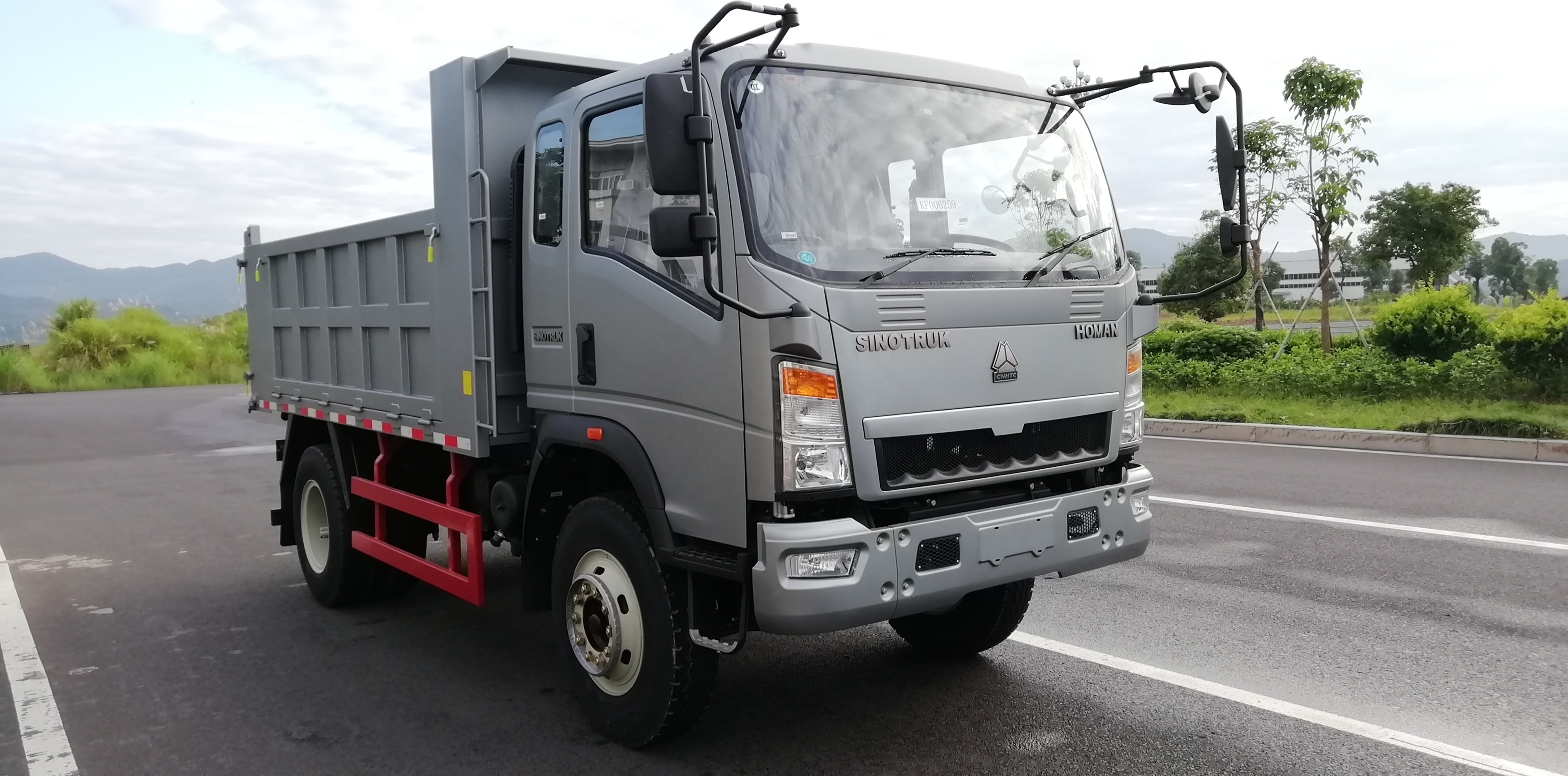 SINOTRUK  6 Tires 2 tons- 10 tons MINI Light dump tipper truck Small Truck