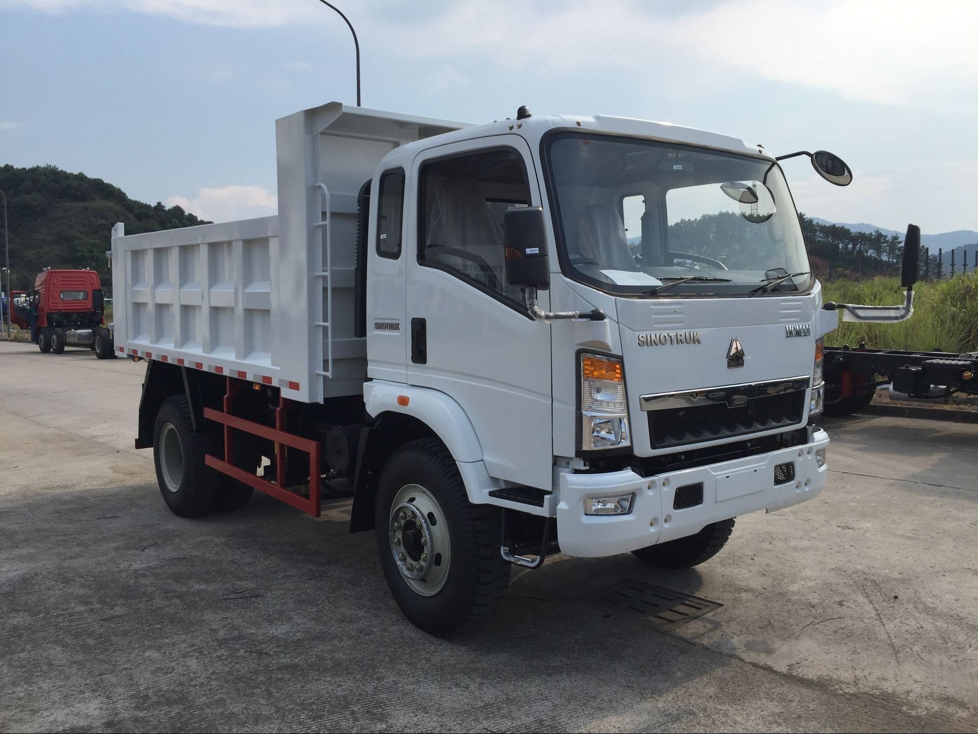 SINOTRUK LIGHT DUTY TRUCKS howo transport 4x2 mini 5 ton tipper truck  for sale