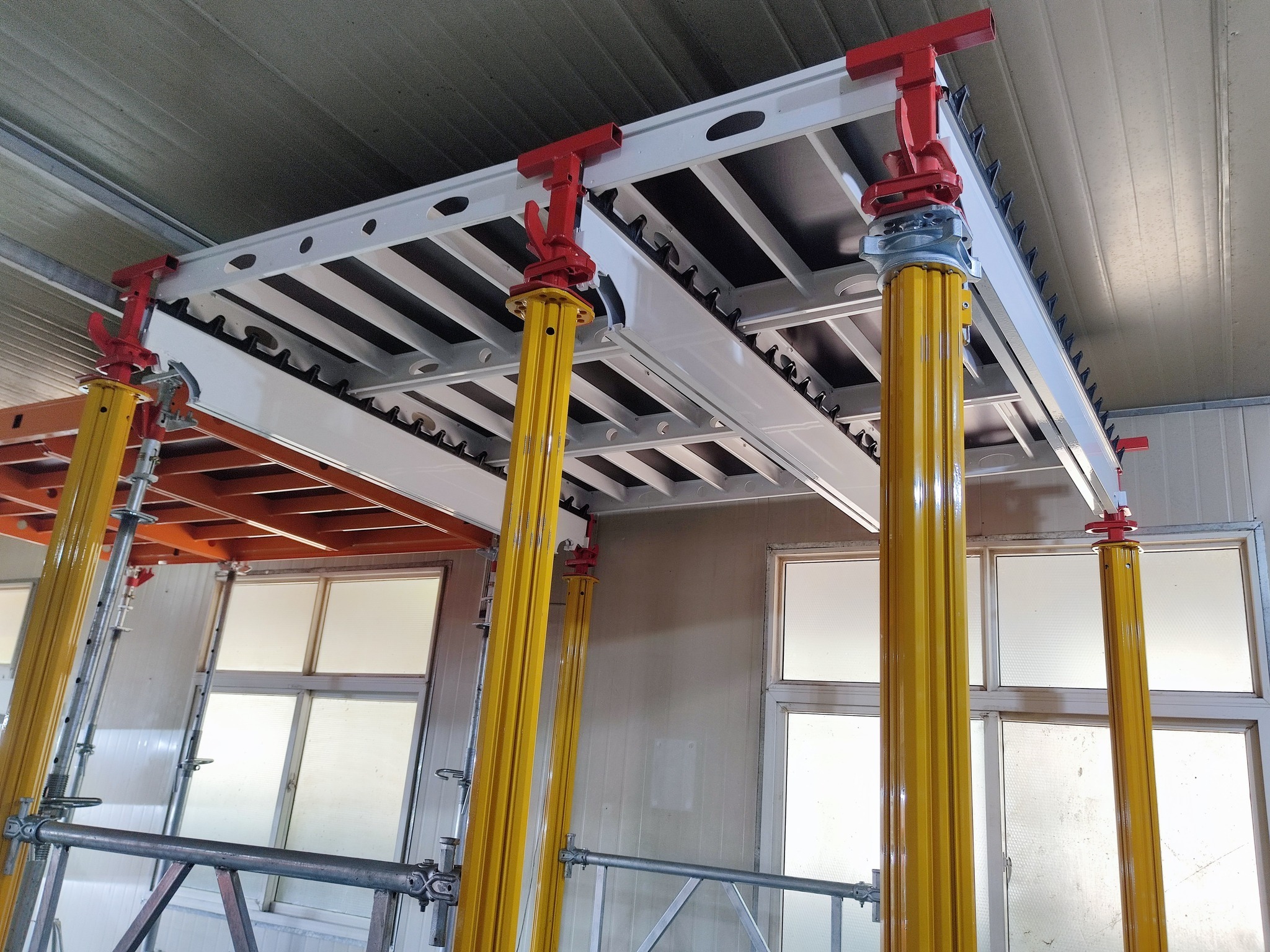 KEVA PERI SKYDECK SYSTEMS Drophead for support Supports Main Beams and Cover Strips