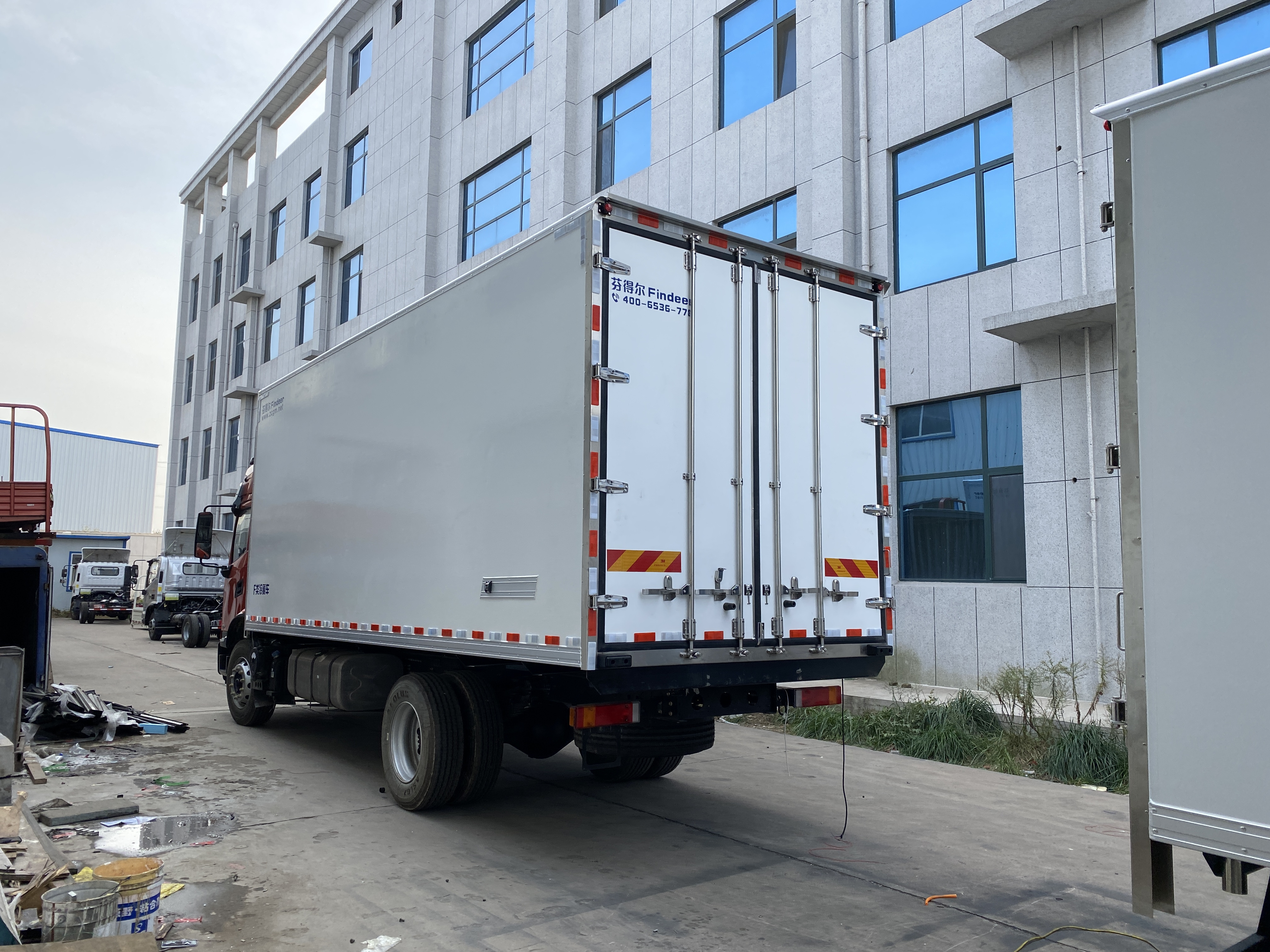 Cargo van body length 26 foot box truck with lift gate