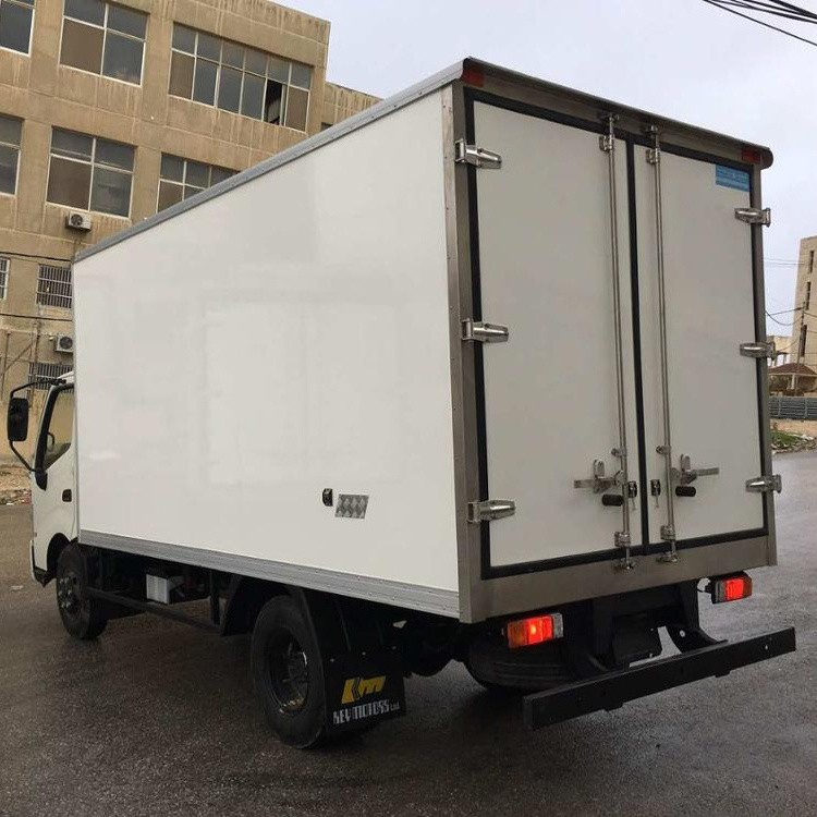 hydraulic tail lift shiny insulated truck body