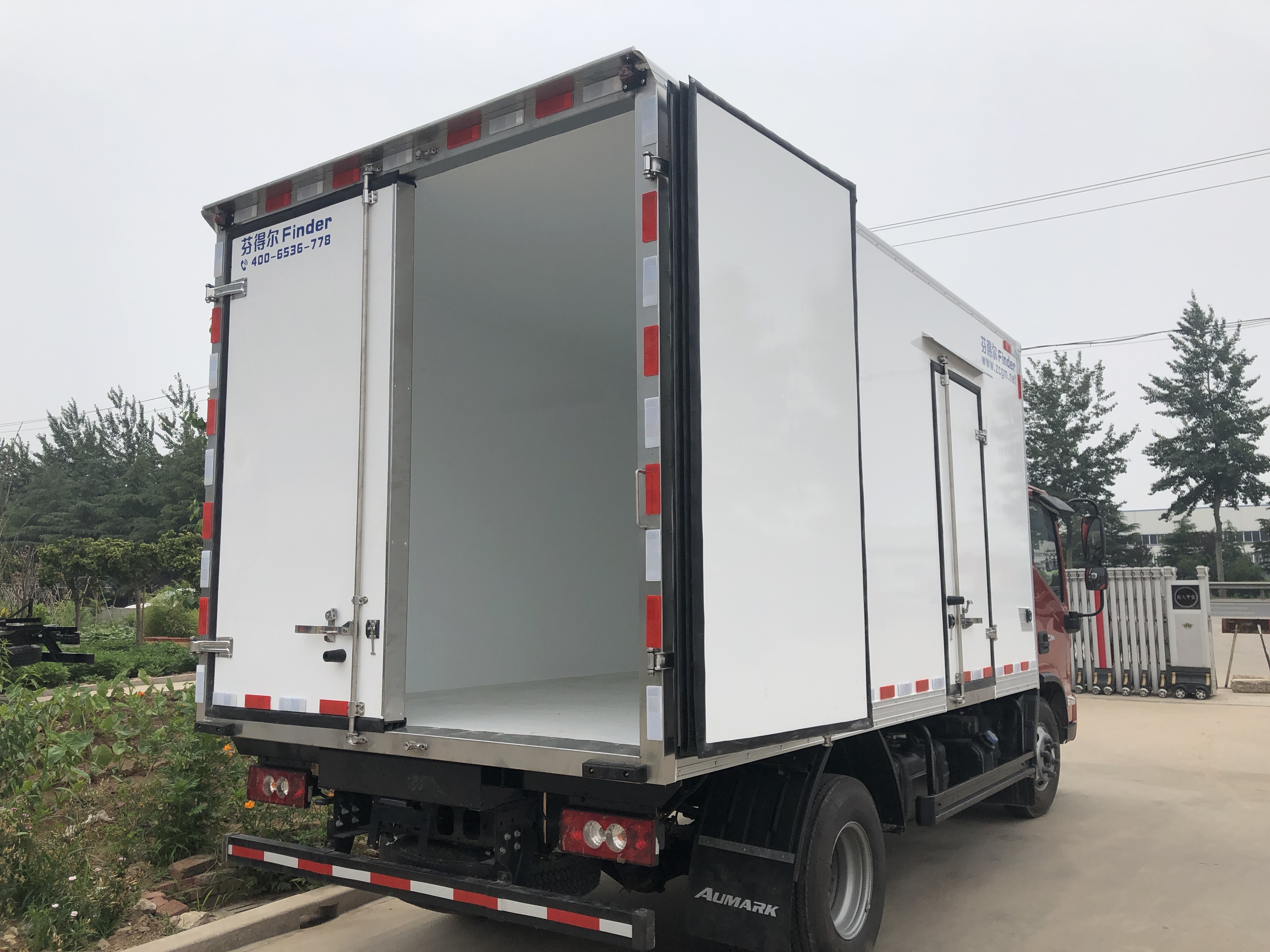 Cargo van body length 26 foot box truck with lift gate