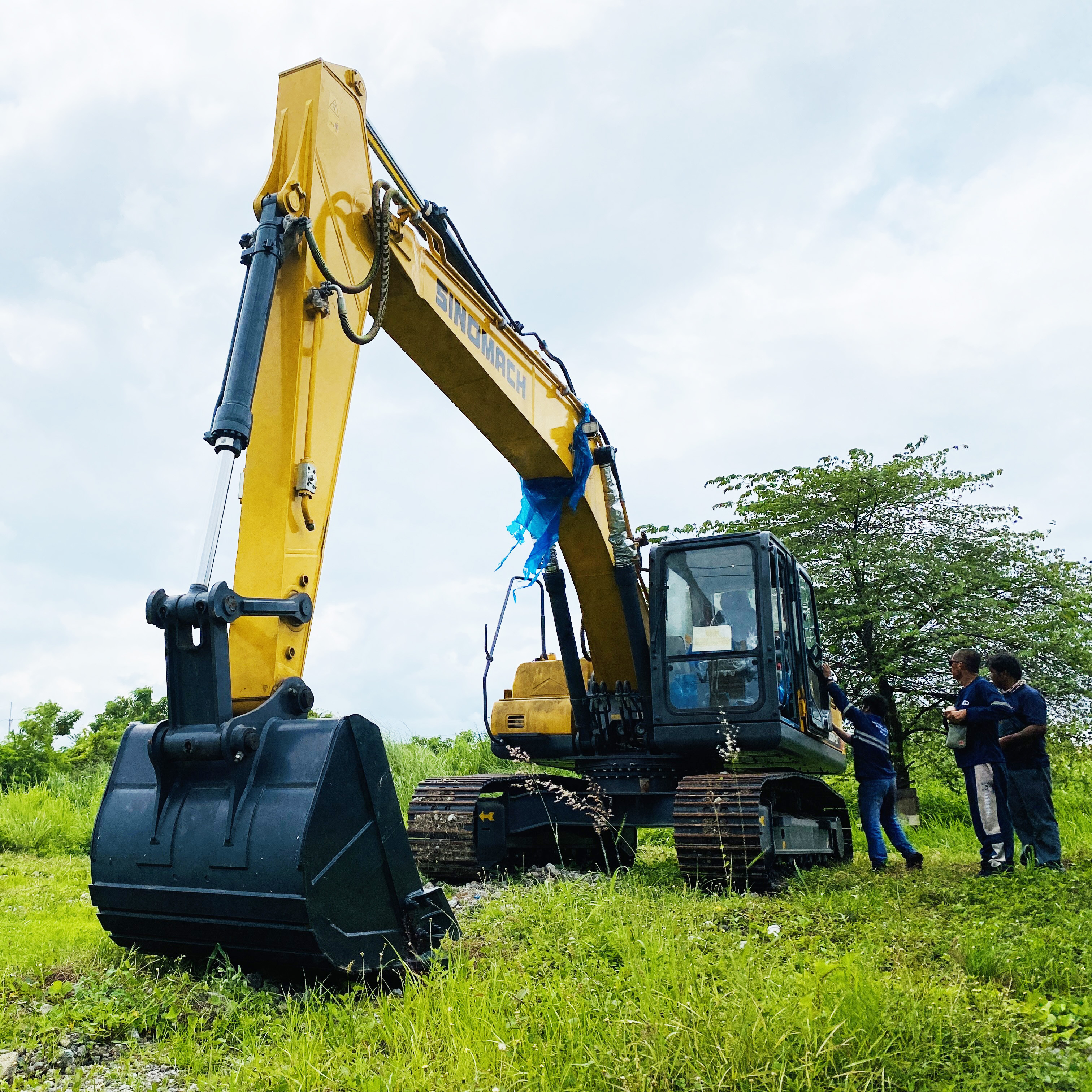 Safe And Reliable ZG210 Loaders chinese excavator with high horsepower output