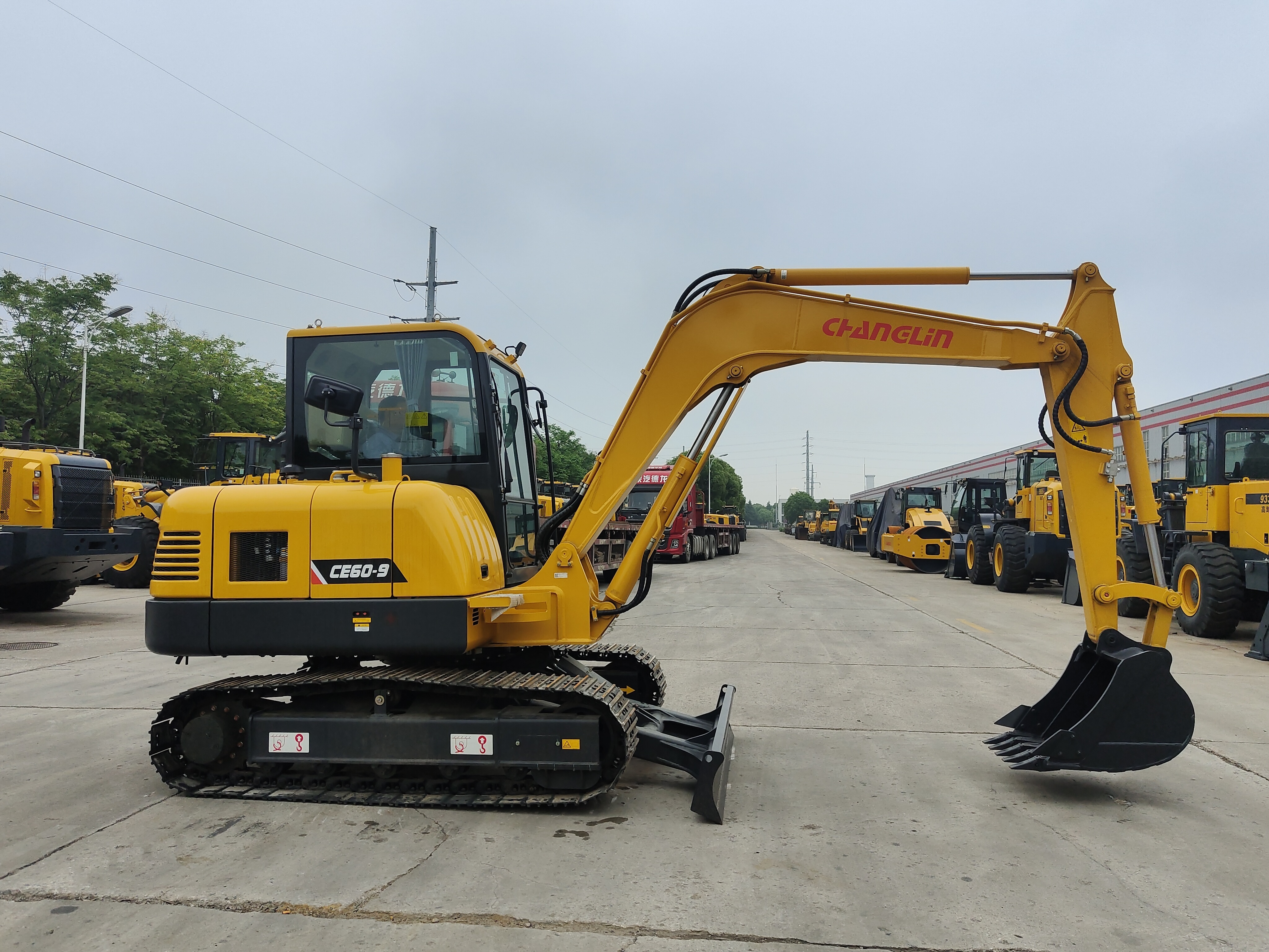 Customized Hydraulic Free shipping China EPA/EURO 5 Cheap Price  Crawler big digger excavator