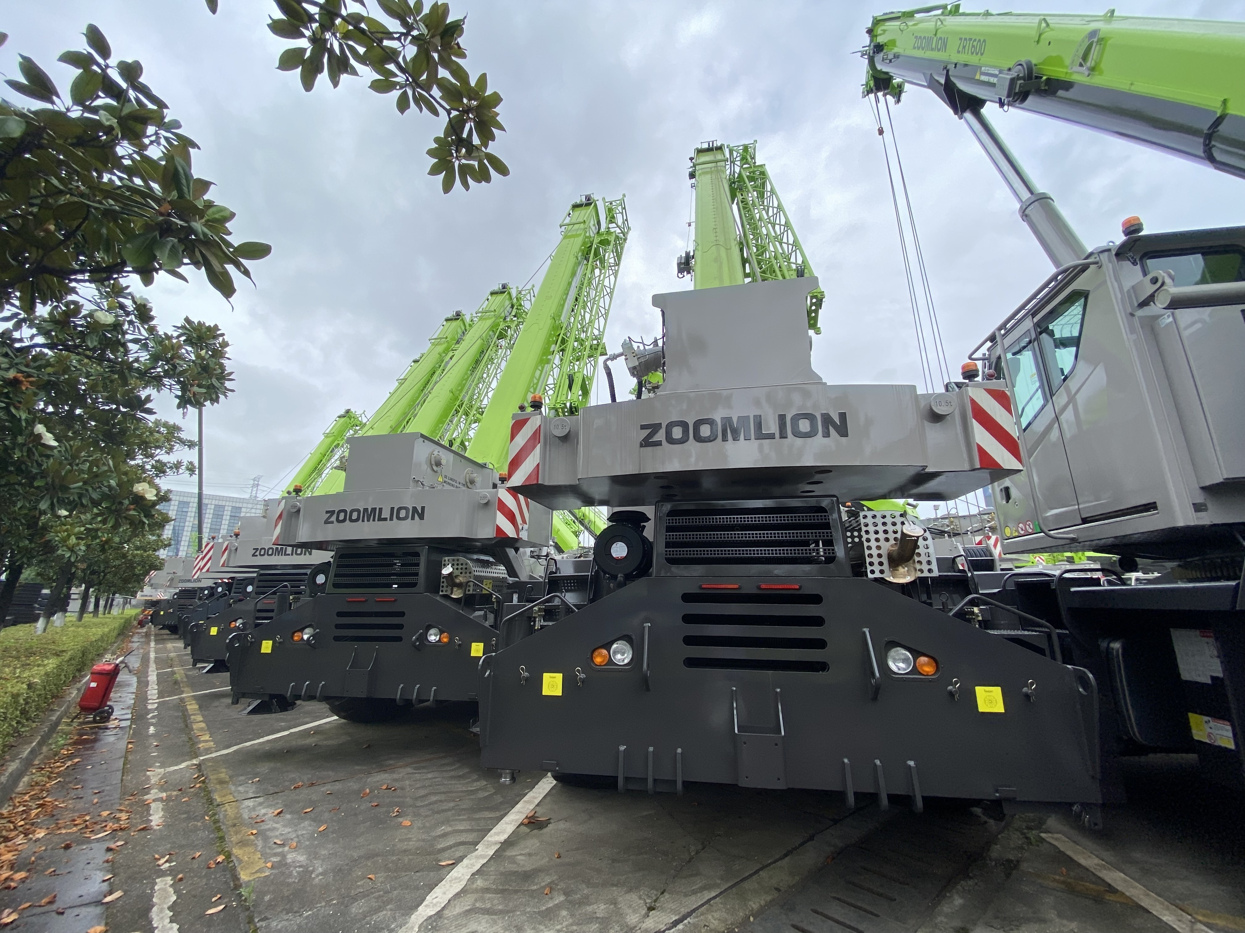 ZOOMLION 60T RT Crane Hoist Telescopic Cylinder Rough Terrain Crane In Malaysia