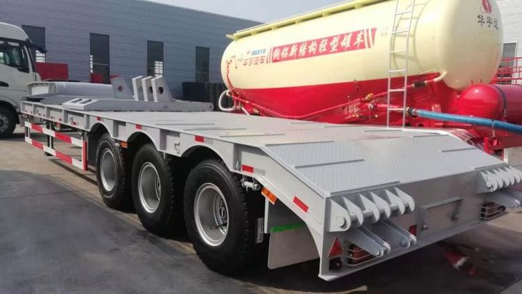 Low Bed Trailer Dimensions 50T Low Platform Semi Trailer Excavator Carrying Trailer