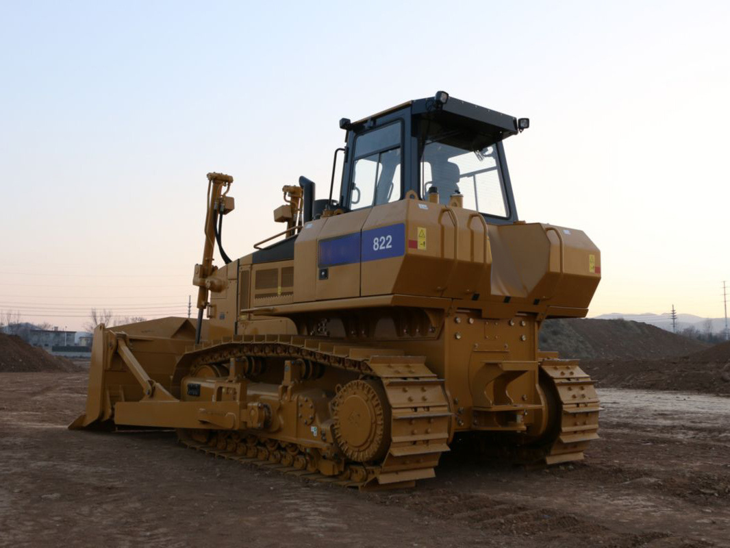 Earth Moving Machinery  bulldozer SEM818D with spare parts cheap price for sale