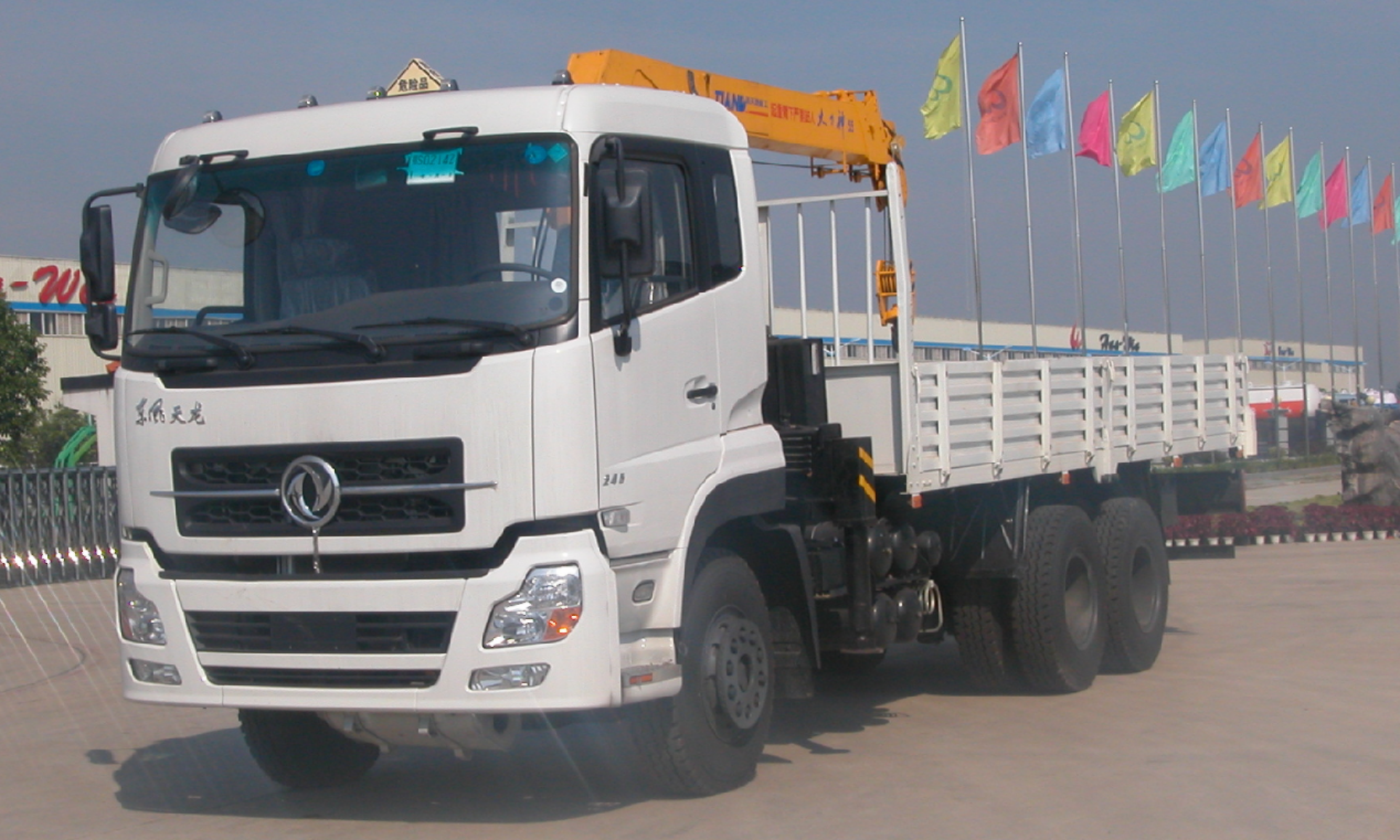 China Dongfeng 260 HP 12Ton Mounted Telescopic Boom Crane Self Loading Truck with Spare Parts