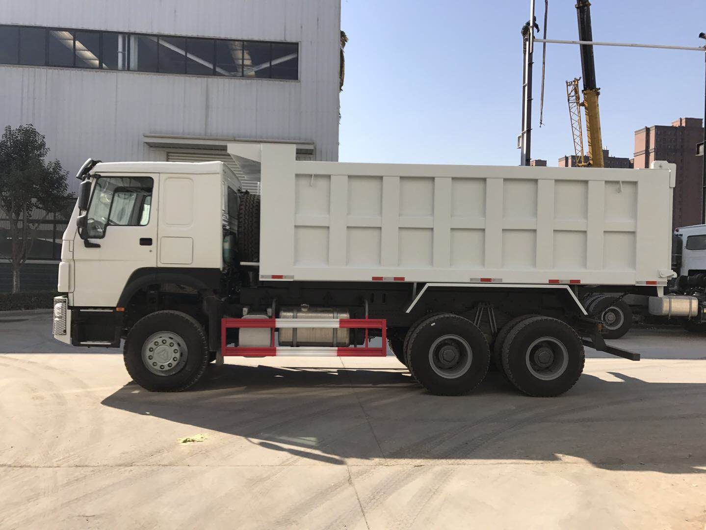 4X2 15 Tons 5 Crane Dump Truck