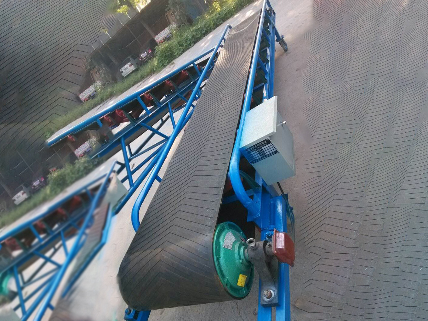 China Portable Mobile OEM Belt Conveyor Machine 1200mm Loading Coal Mining Belt Conveyor for Sale