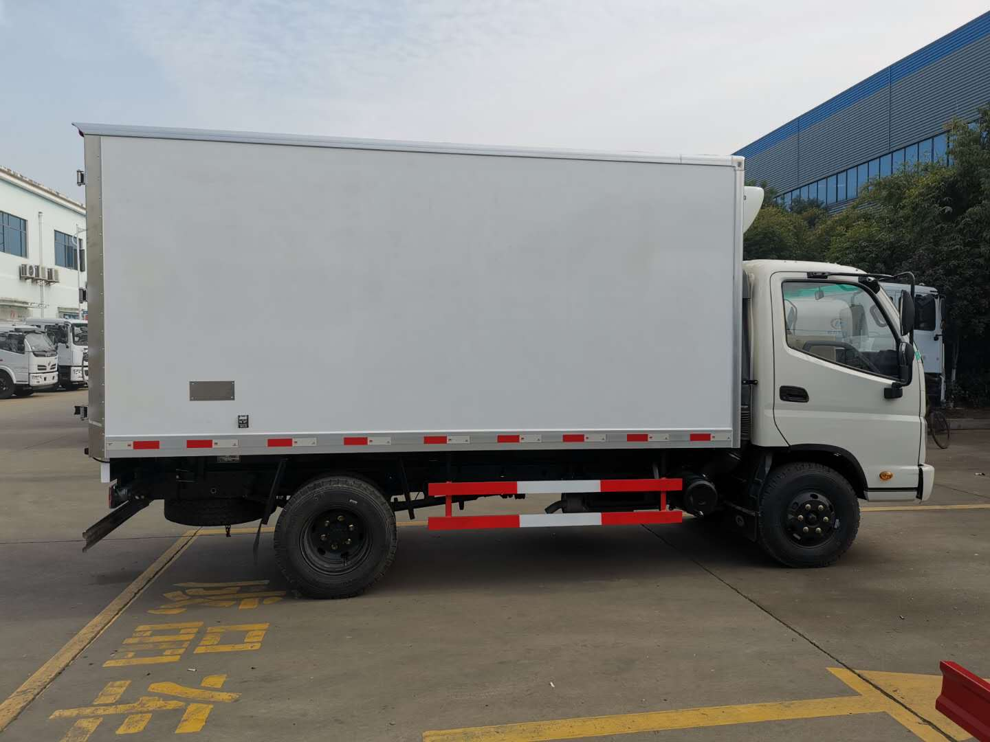 For land 4x2 5 Ton Small Refrigerator Truck Price