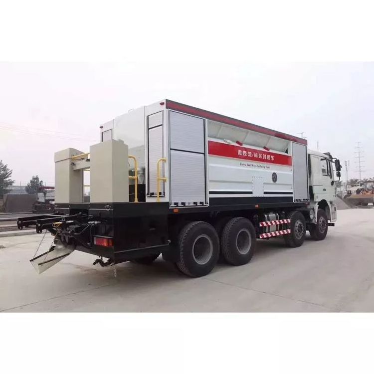 3.8M Asphalt Layer Truck Asphalt Distributor Machine Synchronous Chip Sealer Truck