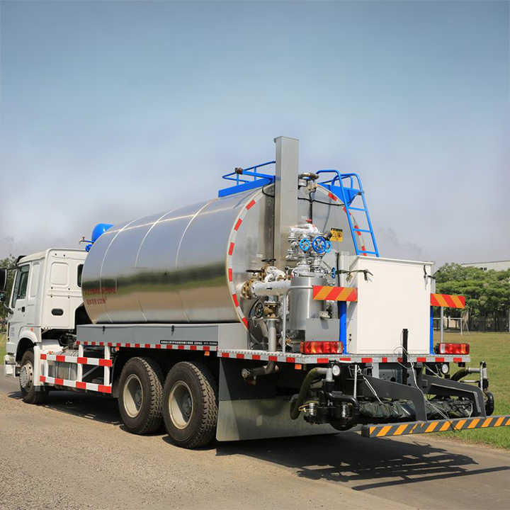 12m3 Asphalt distributor XLS1203 Bitumen Sprayer Tank Truck Spreader Truck