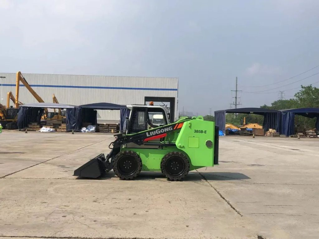 China High Quality Electric Battery 385B-E 1.5 Ton Cleaning Silent Mini Skid Steer Loader With Attachment