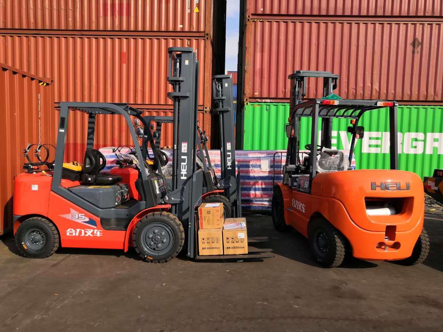 Warehouse Mini 4X4 Forklift 1.5 Ton 2 Ton 2.5 Ton Gas  LPG Forklift Price