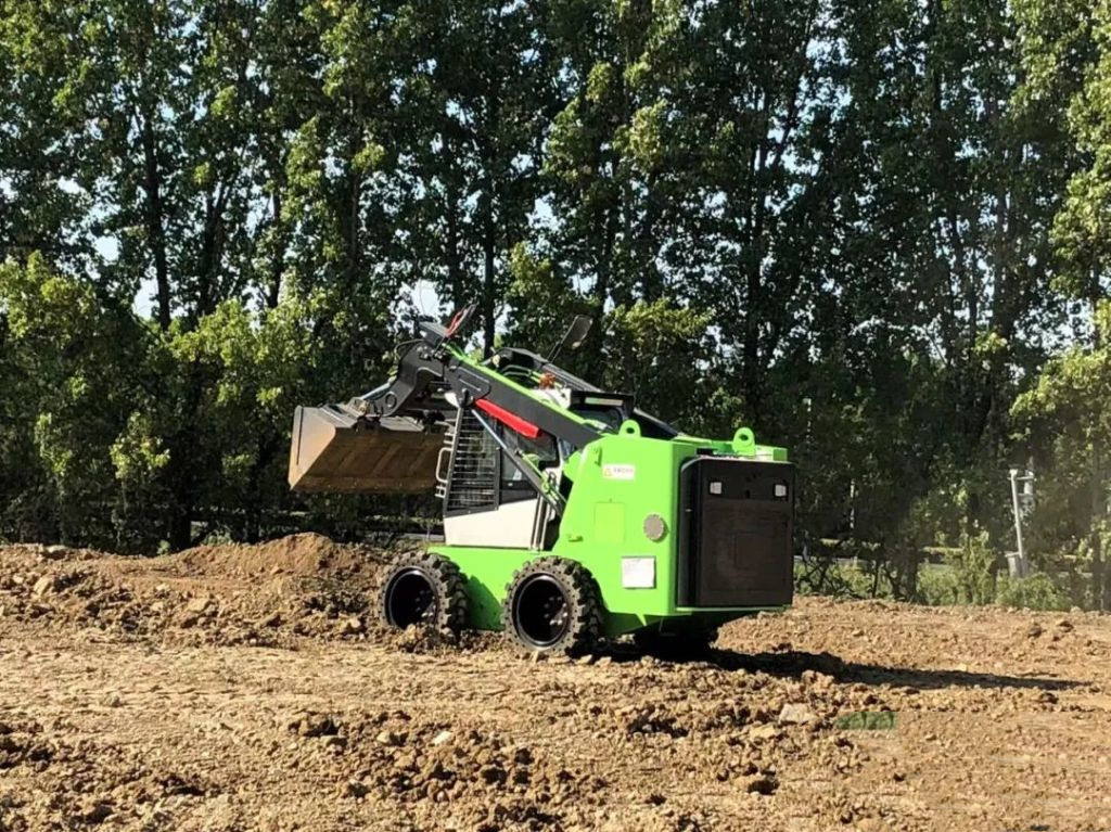 China High Quality Electric Battery 385B-E 1.5 Ton Cleaning Silent Mini Skid Steer Loader With Attachment