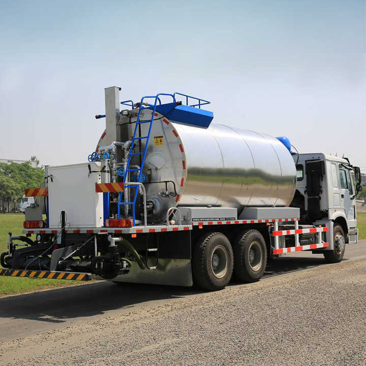 12m3 Asphalt distributor XLS1203 Bitumen Sprayer Tank Truck Spreader Truck