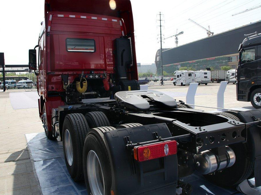 Trailer Head Truck 6x4 371 HP Dock Diesel Tractor Truck with Spare Parts