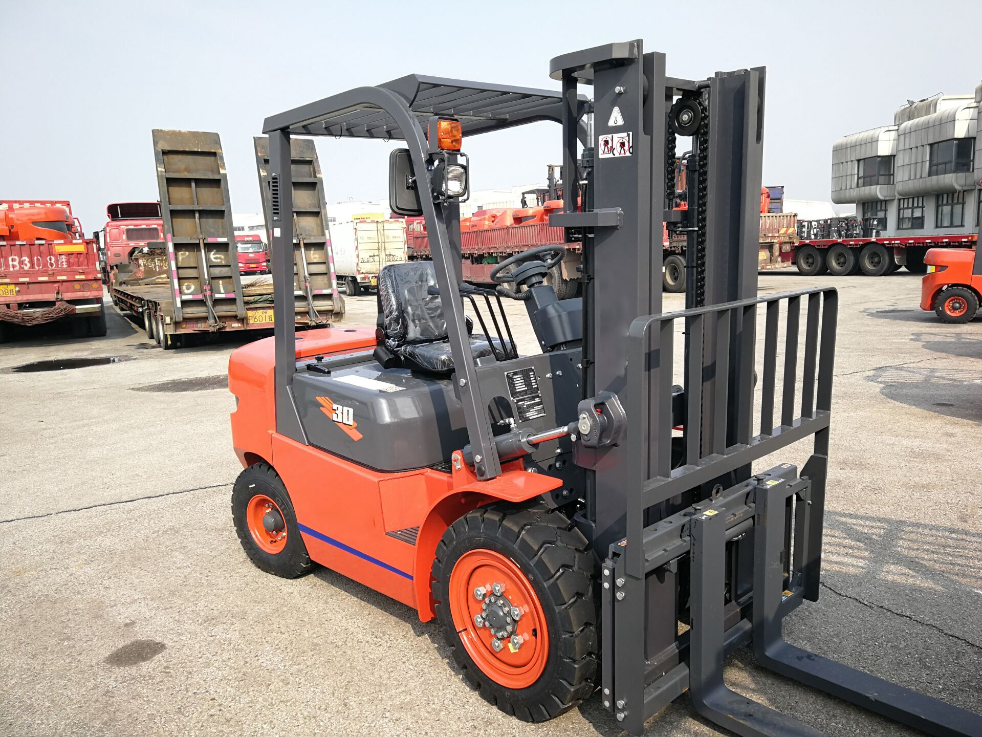 Logistics Equipment Large New 7 Ton Forklift LG70DT in Stock