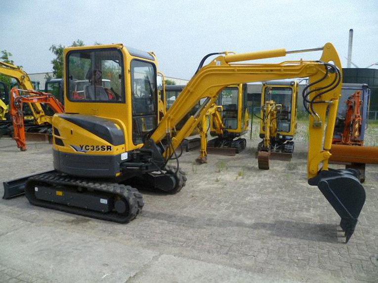 Hydraulic Small Mini Crawler Digger Excavator Yuchai Excavator 3.5 ton YC35SR with Rock Bucket for Sale