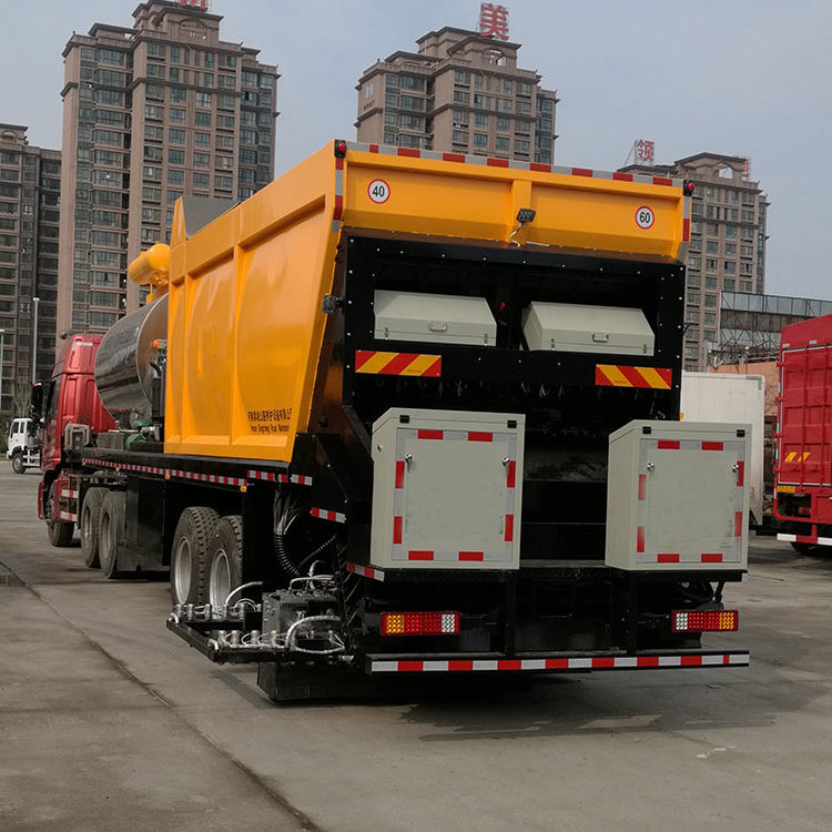 synchronous chip sealer heavy truck to spread asphalt and stones at the same time