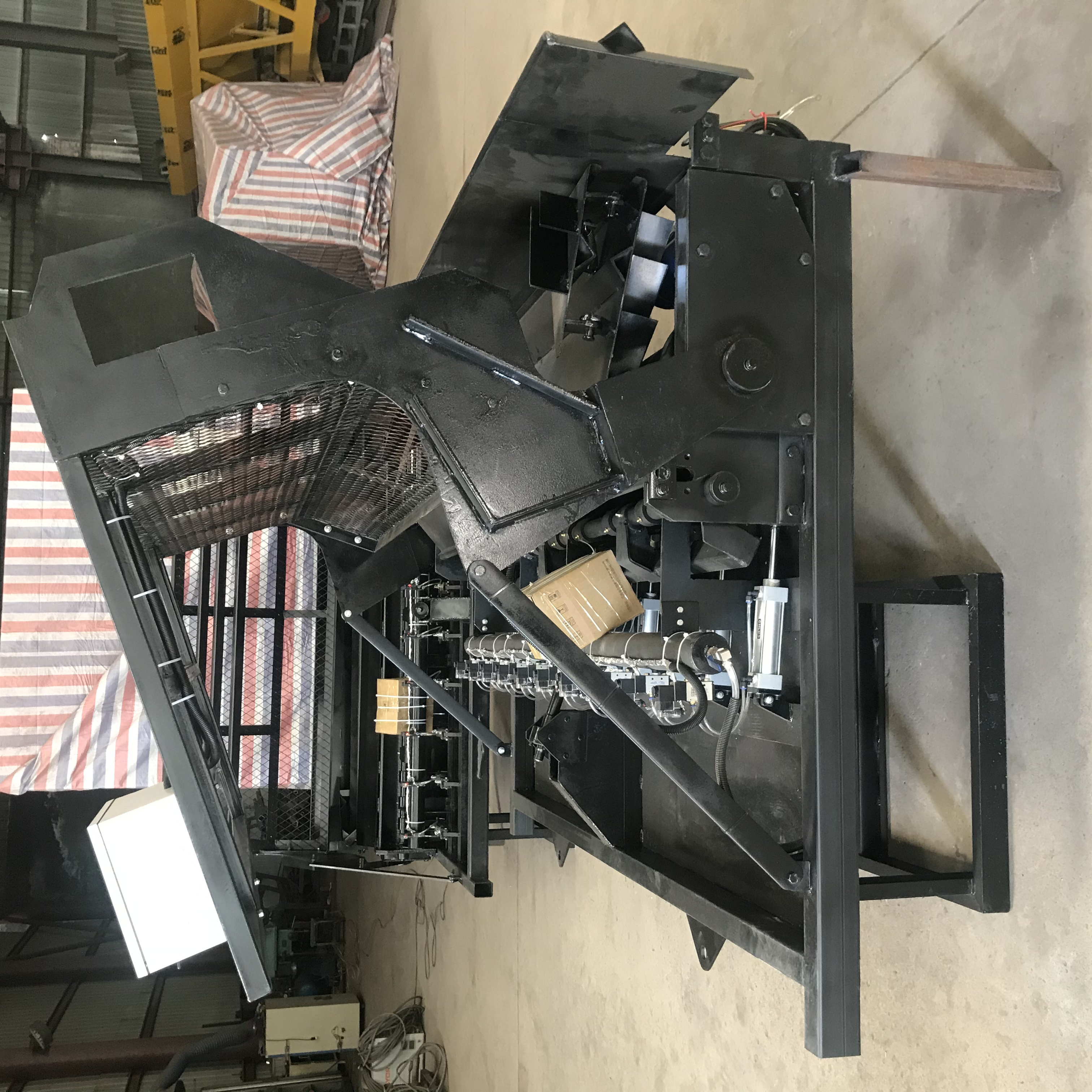 Chip Spreader Mounted Dumper Truck for Sale