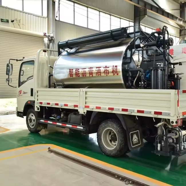 Bitumen Sprayer 3500liters cold hot spreader spraying truck