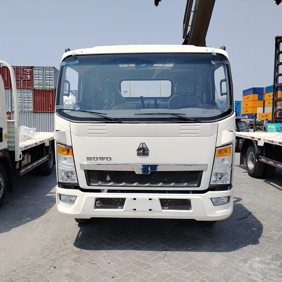 SINOTRUCK HOWO light truck 5001-10000 kg 4x2 mini cargo truck with 6000x2200x800mm cargo box