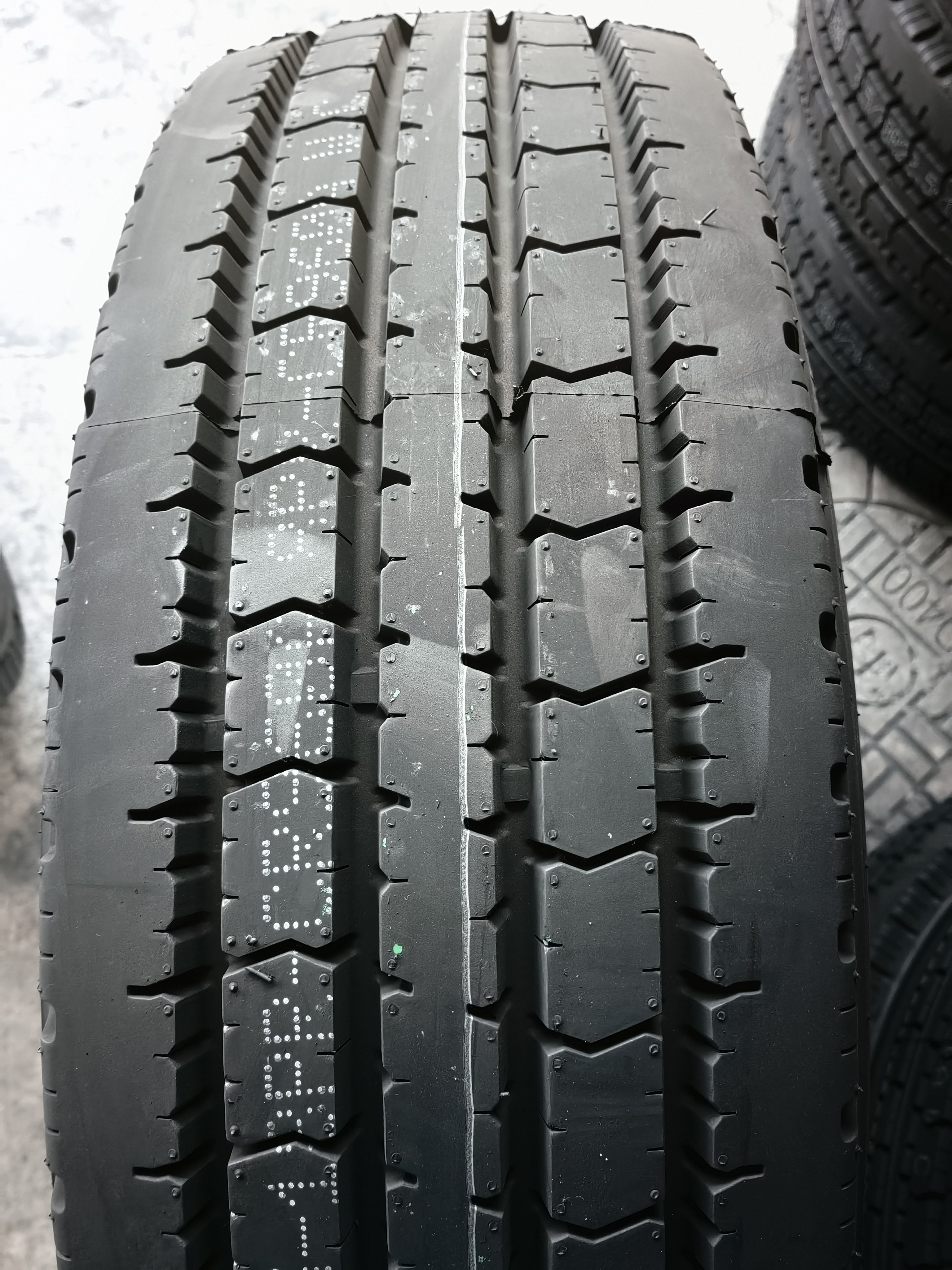 Good quality 295 80r22 5 295/75/22.5 315/70R22.5 manufacturer wholesale semi truck tires size 1200 24