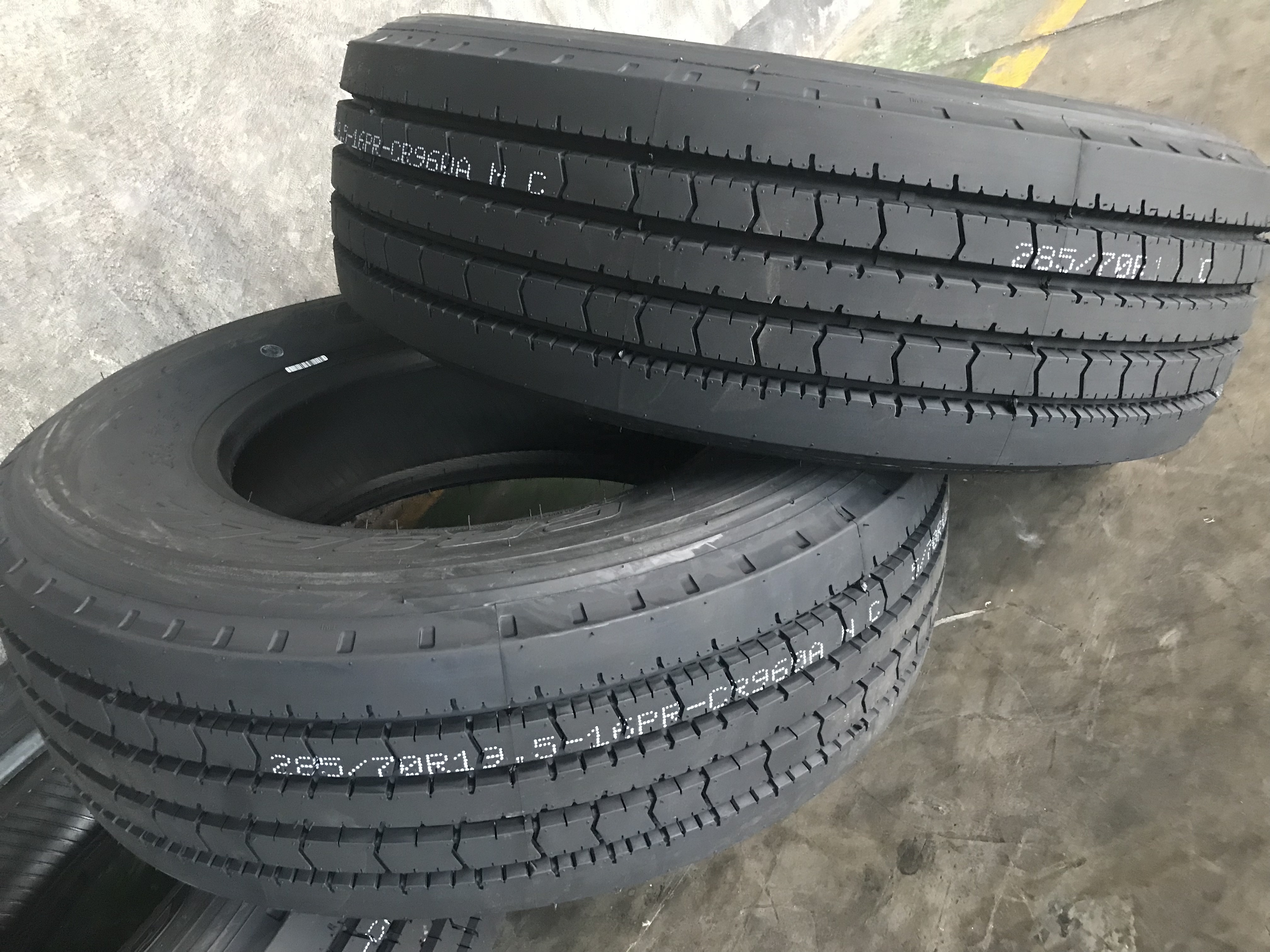 CHAOYANG WESTLAKE GOODRIDE ZC Rubber brand tire 12r20 285/70R19.5 Radial TBR tanzania tyre 1000/20 tube type tyres