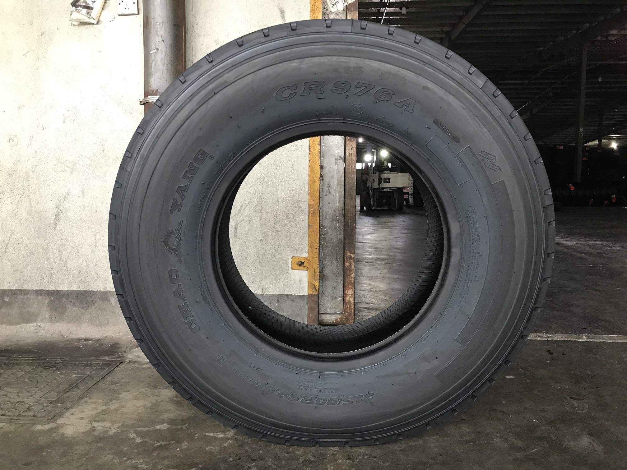 Hot selling Chinese tire 1000r20 heavy duty truck tyres 31580225 with competitive price