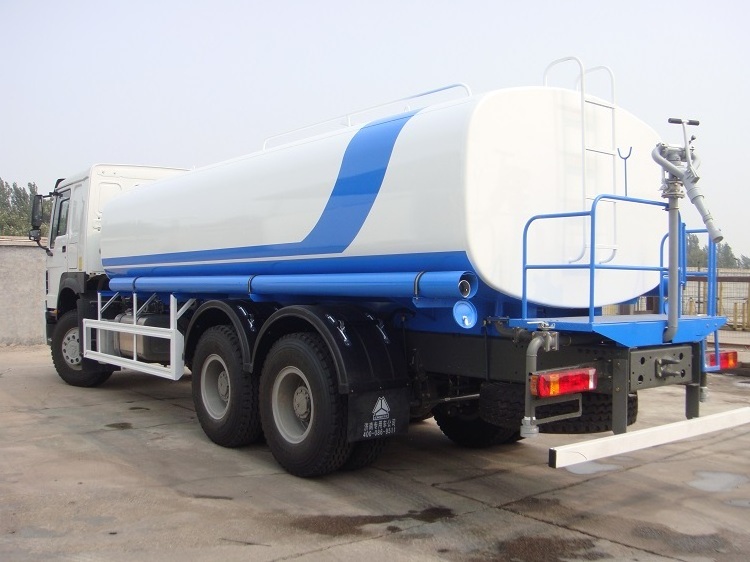 SINOTRUK HOWO with 10 cubic meters volume water tanker trucks for road spraying