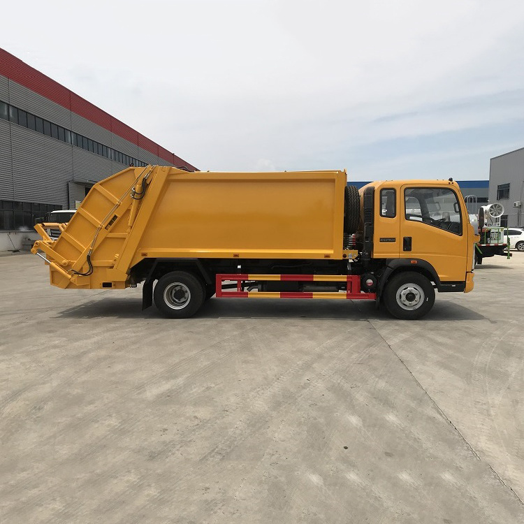 SINOTRUK HOWO 5-10 Ton 4x2 Left Hand Driving garbage compactor truck with hook arm