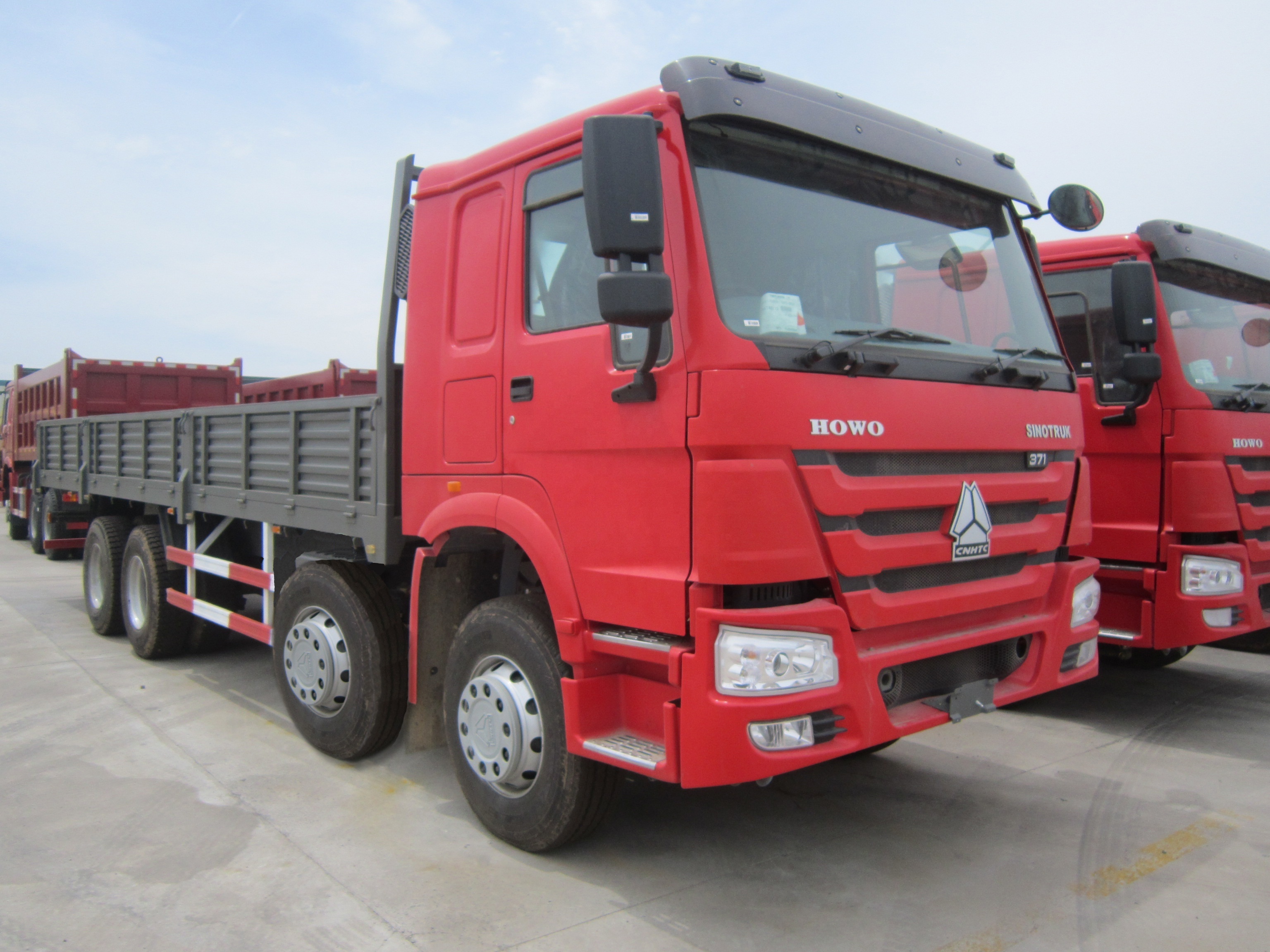 Sinotruck 8x4 30 Ton Cargo Truck Howo 12 Wheeler Heavy Duty Lorry